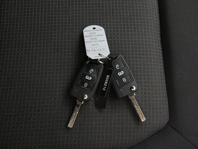 MAN TGE 2.0TDI 140PK DSG Automaat L3H3 | Airco | Cruise | 3-Persoons | 270 Graden deuren | Betimmering