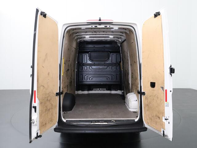 MAN TGE 2.0TDI 140PK DSG Automaat L3H3 | Airco | Cruise | 3-Persoons | 270 Graden deuren | Betimmering