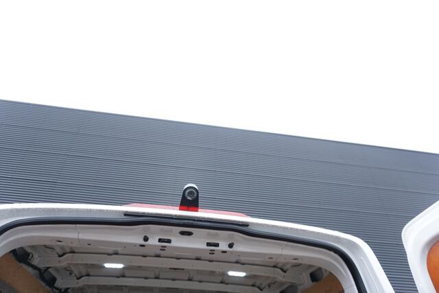 MAN TGE 3.140 140pk Dubbele cabine L3H2/L2H1 Navigatie Trekhaak Camera Cruise control Parkeersensoren