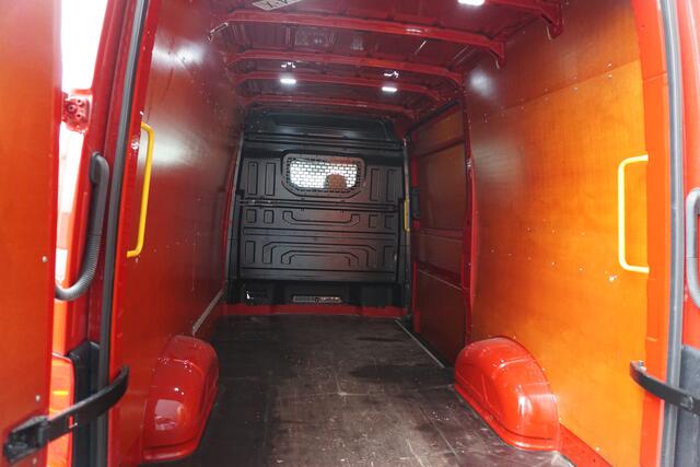 MAN TGE 177PK L3H3/L2H2 Apple Carplay Navigatie Trekhaak Cruise control Airco Tachograaf Parkeersensoren