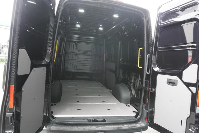 MAN TGE 140pk Automaat L3H3/L2H2 Apple Carplay Cruise control Trekhaak Camera LED Parkeersensoren