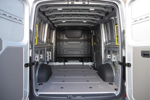 MAN TGE 3.140 35 2.0 L3H2 140PK AUT. LED, TREKHAAK, CAMERA, APPLE CARPLAY/ANDROID AUTO, CRUISE, VOORRUIT VERWARMING