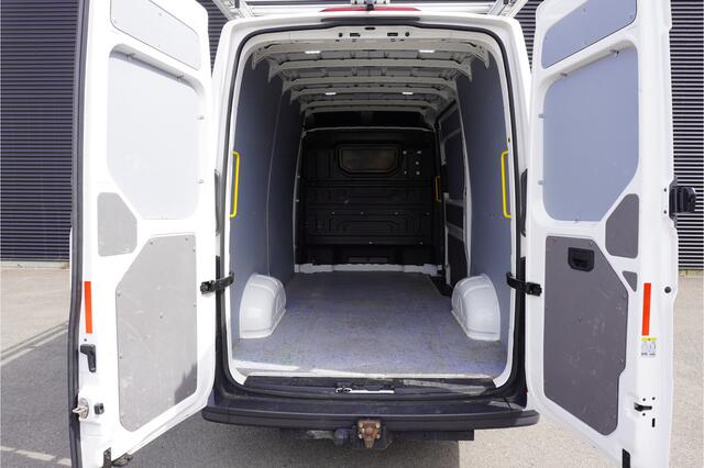 MAN TGE 180pk Automaat L3H3/L2H2 Apple Carplay Trekhaak Navigatie Camera 3-Zits Cruise control