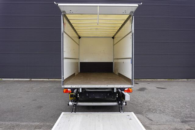 MAN TGE 140pk Bakwagen laadklep Apple Carplay Cruise control Airco 3-Zits Meubelbak Koffer LBW