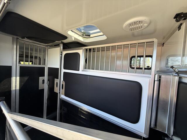 MAN TGE | HORSETRUCK | KRISMAR | STALLION 3XXL | 2024 | AUTOMAAT | HENGST | 13.330KM | 180PK | L4 | 3-SEAT | NL KENTEKEN