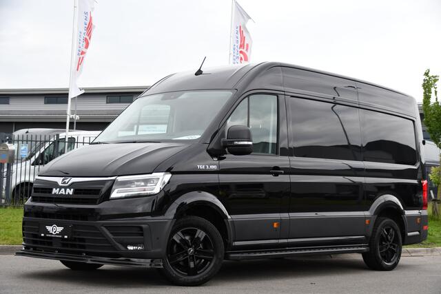 MAN TGE 3.180 35 2.0 L3H3 Black Edition Full Options! Adaptieve Cruise, Camera, Carplay, LED, Dodehoek, 177pk, Trekhaak, Clima, Stoelverwarming, Automaat, Uniek!