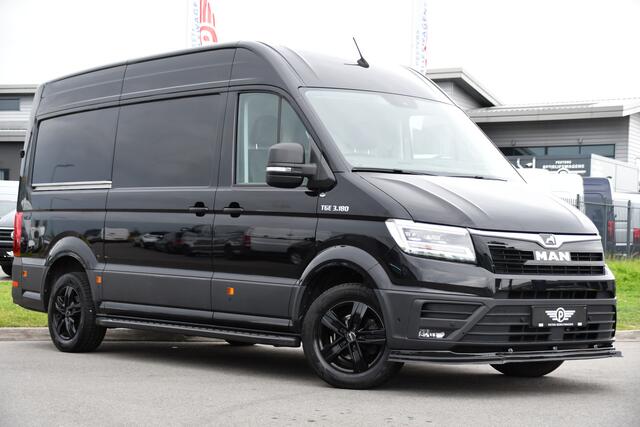 MAN TGE 3.180 35 2.0 L3H3 Black Edition Full Options! Adaptieve Cruise, Camera, Carplay, LED, Dodehoek, 177pk, Trekhaak, Clima, Stoelverwarming, Automaat, Uniek!