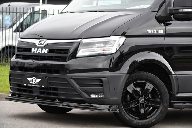 MAN TGE 3.180 35 2.0 L3H3 Black Edition Full Options! Adaptieve Cruise, Camera, Carplay, LED, Dodehoek, 177pk, Trekhaak, Clima, Stoelverwarming, Automaat, Uniek!