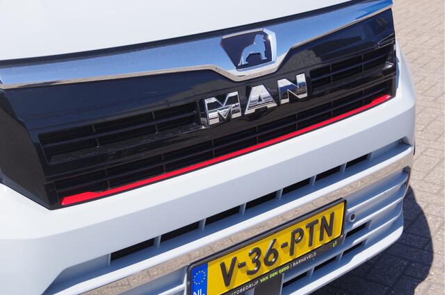 MAN TGE 3.180 35 2.0 L3H3(L2H2) INDIVIDUAL LION S! AUT. LED, TREKHAAK, STOELVERWARMING, STUURVERWARMING, CAMERA, NAVI, CRUISE, CLIMA, PARKEERSENSOREN