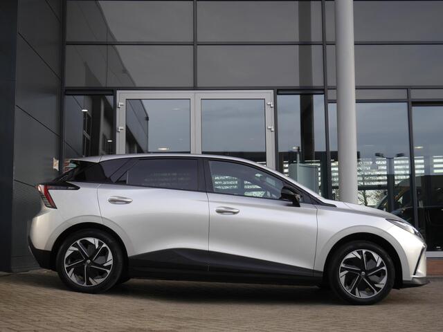 MG 4 MG4 Electric Luxury 64 kWh | Camera rondom | Half Lederen bekleding | Warmtepomp | Climate control | Lichtmetalen velgen | Keyless entry en start | Navigatie | Dodehoekdetectie