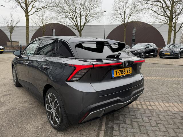 MG 4 MG4 Electric Luxury 64 kWh SOH 95% 7 JAAR GARANTIE BIJ MG| SUPER COMPLETE AUTO| RONDOMZICHT CAMERA| STOEL+ STUUR VERWARMING| DODE HOEK