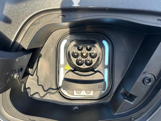 MG 4 MG4 Electric Luxury 64 kWh |LONG RANGE| 11.000KM! | 7 JAAR GARANTIE BIJ MG| SUPER COMPLETE AUTO| RONDOMZICHT CAMERA| STOEL+ STUUR VERWARMING| DODE HOEK