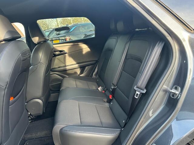 MG 4 MG4 Electric Luxury 64 kWh |LONG RANGE| 11.000KM! | 7 JAAR GARANTIE BIJ MG| SUPER COMPLETE AUTO| RONDOMZICHT CAMERA| STOEL+ STUUR VERWARMING| DODE HOEK