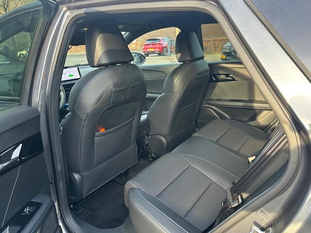 MG 4 MG4 Electric Luxury 64 kWh |LONG RANGE| 11.000KM! | 7 JAAR GARANTIE BIJ MG| SUPER COMPLETE AUTO| RONDOMZICHT CAMERA| STOEL+ STUUR VERWARMING| DODE HOEK