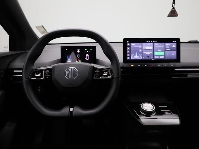 MG 4 MG4 Electric Luxury 64 kWh | Climate Control / ECC | Cruise control Adaptive | Navigatie | Half lederen bekleding | Stoelverwarming | LED koplampen | Park Distance Control voor en achter | Achteruitrijcamera |