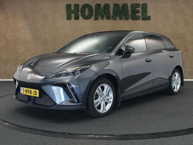 MG 4 MG4 Electric Luxury 64 kWh SOH 96.1%!! - ORIGINEEL NEDERLANDSE AUTO - DODEHOEKDETECTIE - 3 FASE LADEN - STUURVERWARMING - ACHTERUITRIJCAMERA - CRUISE CONTROL ADAPTIEF - CLIMATE CONTROL - FULL-MAP NAVIGATIESYSTEEM - STUUR/VOORSTOELEN VERWARMD