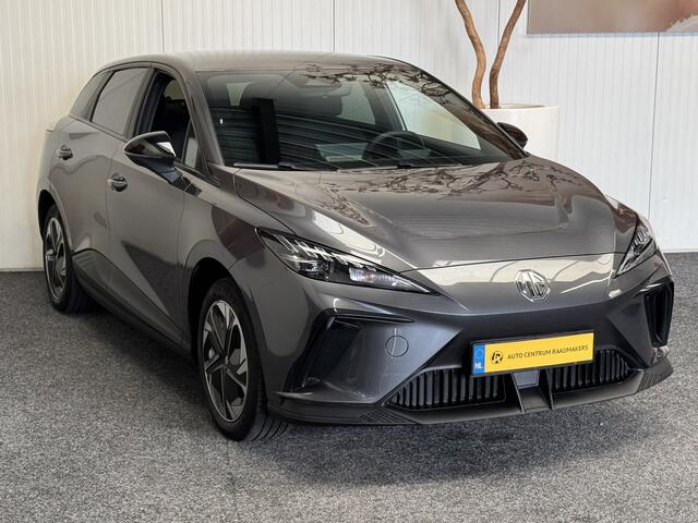 MG 4 MG4 ELECTRIC COMFORT LONG RANGE 64 KW 204 PK FABRIEKGARANTIE TOT 3031 !!! NAVIGATIE ADAPTIVE CRUISE CONTROL APPLE CARPLAY/ANDROID 360 CAMERA STOEL EN STUURVERWARMING DODEHOEKSENSOREN RIJSTROOKSENSOREN KEYLESS GO ZEER MOOI !! NIEUW BINNEN