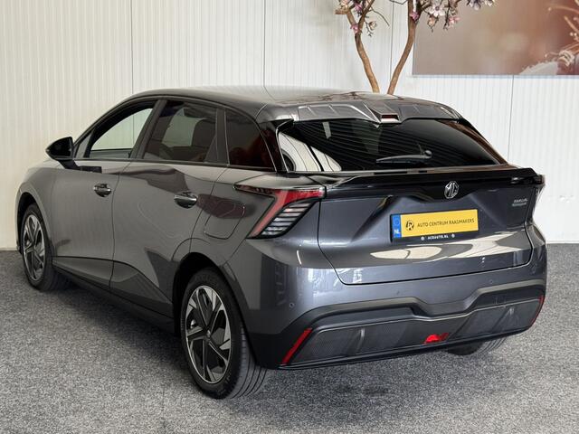 MG 4 MG4 ELECTRIC COMFORT LONG RANGE 64 KW 204 PK FABRIEKGARANTIE TOT 3031 !!! NAVIGATIE ADAPTIVE CRUISE CONTROL APPLE CARPLAY/ANDROID 360 CAMERA STOEL EN STUURVERWARMING DODEHOEKSENSOREN RIJSTROOKSENSOREN KEYLESS GO ZEER MOOI !! NIEUW BINNEN