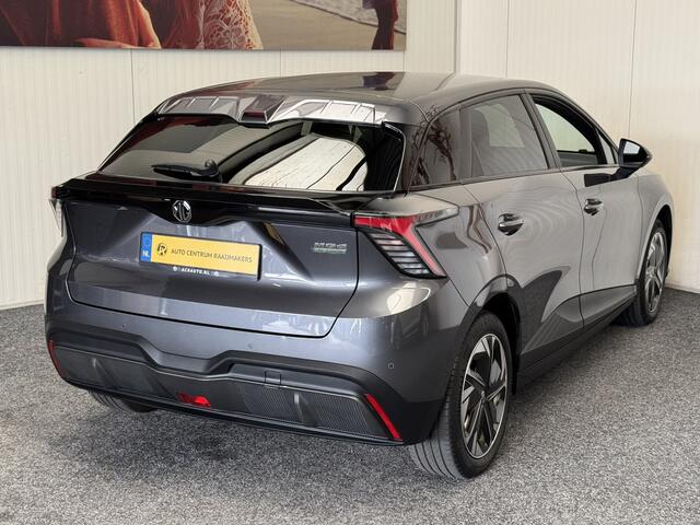 MG 4 MG4 ELECTRIC COMFORT LONG RANGE 64 KW 204 PK FABRIEKGARANTIE TOT 3031 !!! NAVIGATIE ADAPTIVE CRUISE CONTROL APPLE CARPLAY/ANDROID 360 CAMERA STOEL EN STUURVERWARMING DODEHOEKSENSOREN RIJSTROOKSENSOREN KEYLESS GO ZEER MOOI !! NIEUW BINNEN