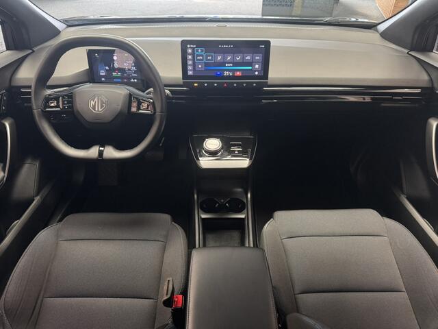 MG 4 MG4 ELECTRIC COMFORT LONG RANGE 64 KW 204 PK FABRIEKGARANTIE TOT 3031 !!! NAVIGATIE ADAPTIVE CRUISE CONTROL APPLE CARPLAY/ANDROID 360 CAMERA STOEL EN STUURVERWARMING DODEHOEKSENSOREN RIJSTROOKSENSOREN KEYLESS GO ZEER MOOI !! NIEUW BINNEN