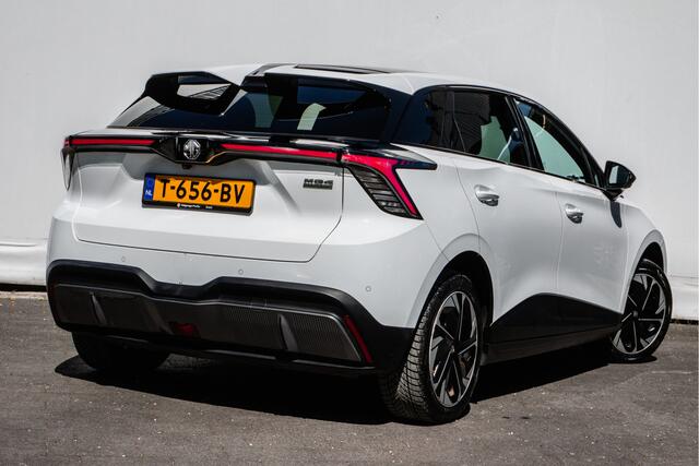 MG 4 MG4 Electric Luxury 64 kWh Warmtepomp/ Stuur+stoelverwarming/ Camera/ DAB+/ Carplay