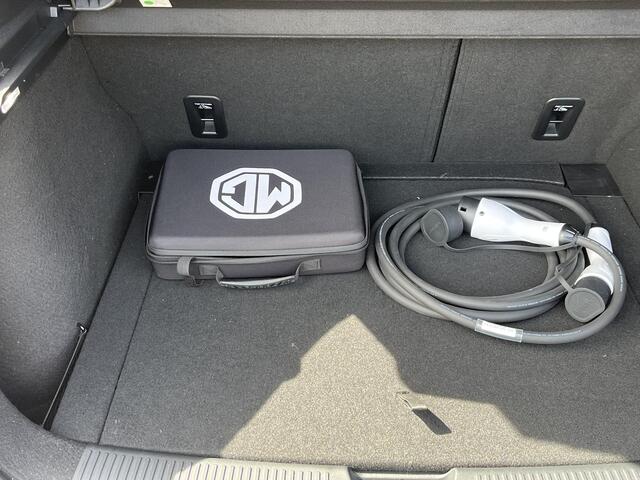 MG 4 MG4 Electric Luxury 64 kWh SOH 97%|360 CAMERA| 7 JAAR MG GARANTIE T/M 02-2031| ELEK. STOEL| DODE HOEK SENSOR| STOEL + STUURVERWARMING| ADAPTIVE CRUISE CONTROL