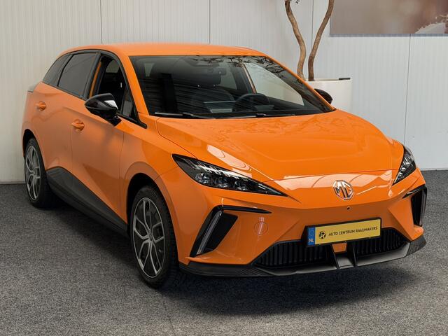 MG 4 MG4 ELECTRIC LUXURY LONG RANGE 204 PK 64 KWH FABRIEKGARANTIE TOT 2031 !!! NAVIGATIE ADAPTIVE CRUISE CONTROL APPLE CARPLAY/ANDROID 360 CAMERA STOEL EN STUURVERWARMING DODEHOEKSENSOREN RIJSTROOKSENSOREN KEYLESS GO ZEER MOOI !!