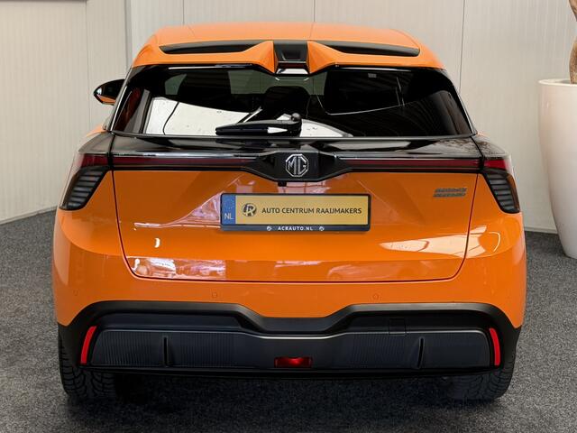 MG 4 MG4 ELECTRIC LUXURY LONG RANGE 204 PK 64 KWH FABRIEKGARANTIE TOT 2031 !!! NAVIGATIE ADAPTIVE CRUISE CONTROL APPLE CARPLAY/ANDROID 360 CAMERA STOEL EN STUURVERWARMING DODEHOEKSENSOREN RIJSTROOKSENSOREN KEYLESS GO ZEER MOOI !!