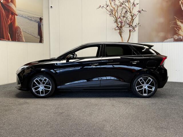 MG 4 MG4 ELECTRIC LUXURY LONG RANGE 204 PK 64 KWH FABRIEKGARANTIE TOT 2031 !!! NAVIGATIE ADAPTIVE CRUISE CONTROL APPLE CARPLAY/ANDROID 360 CAMERA STOEL EN STUURVERWARMING DODEHOEKSENSOREN RIJSTROOKSENSOREN KEYLESS GO ZEER MOOI !! NIEUW BINNEN