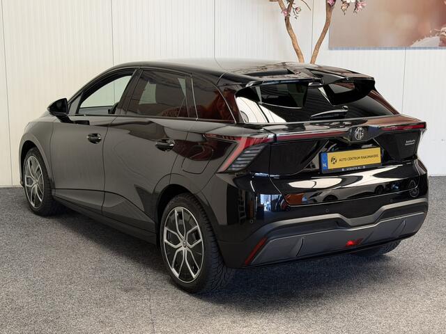MG 4 MG4 ELECTRIC LUXURY LONG RANGE 204 PK 64 KWH FABRIEKGARANTIE TOT 2031 !!! NAVIGATIE ADAPTIVE CRUISE CONTROL APPLE CARPLAY/ANDROID 360 CAMERA STOEL EN STUURVERWARMING DODEHOEKSENSOREN RIJSTROOKSENSOREN KEYLESS GO ZEER MOOI !! NIEUW BINNEN