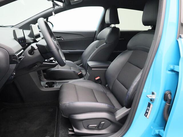 MG 4 MG4 64 kWh 204Pk Luxury | Navigatie | Apple & Android Carplay | 360 Camera | Parkeersensoren Voor & Achter | Adaptieve Cruise Control | Keyless Entry | Climate Control | Privacy Glass | Elektrisch Bedienbare Bestuurdersstoel |