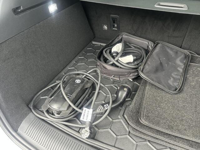 MG EHS 1.5 TGDI Luxury PHEV | MEGA COMPLEET! | TREKHAAK | COMPLETE HISTORIE AANWEZIG | FABRIEKSGARANTIE T/M 11-2030 | 52km WLTP ELECTR RIJBEREIK, TOTAAL RIJBEREIK TOT 1.000km!