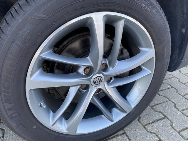 MG EHS 1.5 TGDI Luxury Panoramadak , Adaptive Cruise Control, Trekhaak