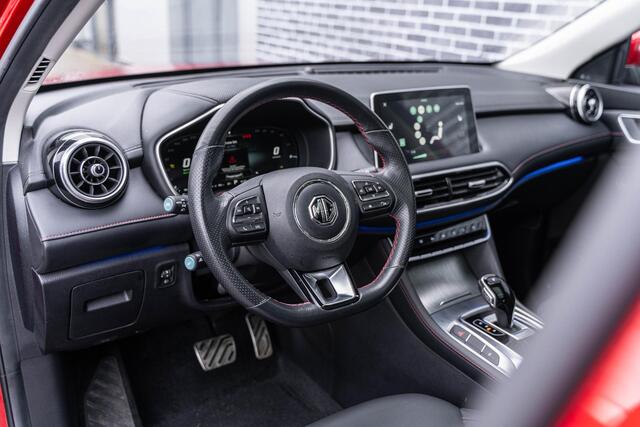 MG EHS 1.5 T-GDI Luxury PHEV | Panoramadak | 360 Graden Camera | Parkeersensoren | Lederen Bekleding | Keyless Entry | Elektrische Achterklep | LED Koplampen | Cruise Control Adaptief | Dodehoekdetectie | Navigatie | Apple Carplay | Android Auto | Plug-in Hybrid (PHEV)