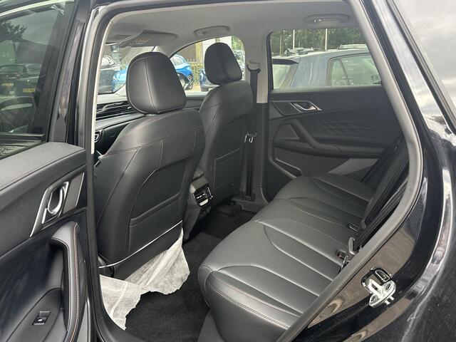 MG MG HS PHEV 1.5 Luxury PLUG-IN HYBRIDE | 272 PK | NIEUWE AUTO | >1.000 KM TOTAAL BEREIK | 1E REGISTRATIE 03-2026 | 360° CAMERA | ELEKTRISCHE ACHTERKLEP | 7 JAAR MG GARANTIE T/M 2033 | APPLE CARPLAY | ANDROID AUTO | STOELVERWARMING | FULL LED | ELEKTRISCHE STOELEN