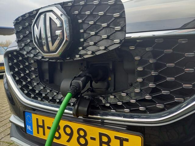 MG ZS EV Luxury 45 kWh - PANO - OPEN DAK - CAMERA - CARPLAY - ANDROID - STL VERW - NL AUTO
