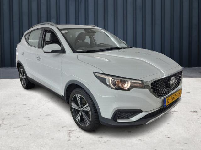 MG ZS EV Luxury 45 kWh (143 PK) 1e-Eig. Keurig-Onderh. BOVAG-Garantie. NL-Auto. Leer, Panoramadak, Navigatie/Apple-Carplay/Android-Auto, Adaptive-Cruisecontrol, Keyless-Entry/Start, Parkeersensoren, Achteruitrijcamera, DAB, Stoelverwarming, Lm-Velgen-17Inch, Li