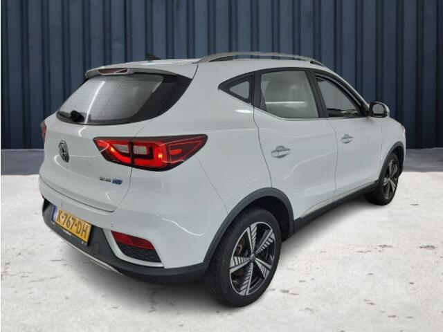 MG ZS EV Luxury 45 kWh (143 PK) 1e-Eig. Keurig-Onderh. BOVAG-Garantie. NL-Auto. Leer, Panoramadak, Navigatie/Apple-Carplay/Android-Auto, Adaptive-Cruisecontrol, Keyless-Entry/Start, Parkeersensoren, Achteruitrijcamera, DAB, Stoelverwarming, Lm-Velgen-17Inch, Li