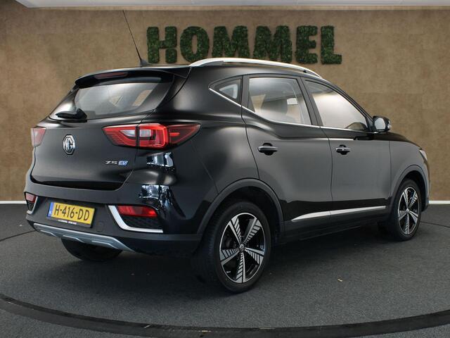 MG ZS EV Luxury 45 kWh - ORIGINEEL NEDERLANDSE AUTO - ELEKTRISCH GLAZEN PANORAMA DAK - STOELVERWARMING VOORZIJDE - ELEKTRISCH BEDIENBARE BESTUURDERSSTOEL - ADAPTIEVE CRUISE CONTROL - APPLE CARPLAY/ANDROID AUTO - LEDEREN BEKLEDING - NAVIGATIE FULL MAP -