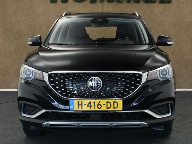 MG ZS EV Luxury 45 kWh - ORIGINEEL NEDERLANDSE AUTO - ELEKTRISCH GLAZEN PANORAMA DAK - STOELVERWARMING VOORZIJDE - ELEKTRISCH BEDIENBARE BESTUURDERSSTOEL - ADAPTIEVE CRUISE CONTROL - APPLE CARPLAY/ANDROID AUTO - LEDEREN BEKLEDING - NAVIGATIE FULL MAP -