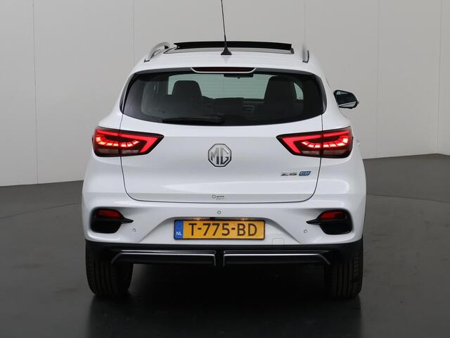 MG ZS EV Long Range Luxury 70 kWh | Panoramadak | Lederen Bekleding | Stoel/Stuurwielverwarming | Keyless | Navigatie | Parkeercamera
