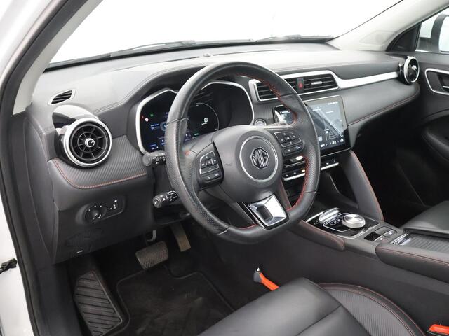 MG ZS EV Long Range Luxury 70 kWh | Panoramadak | Lederen Bekleding | Stoel/Stuurwielverwarming | Keyless | Navigatie | Parkeercamera