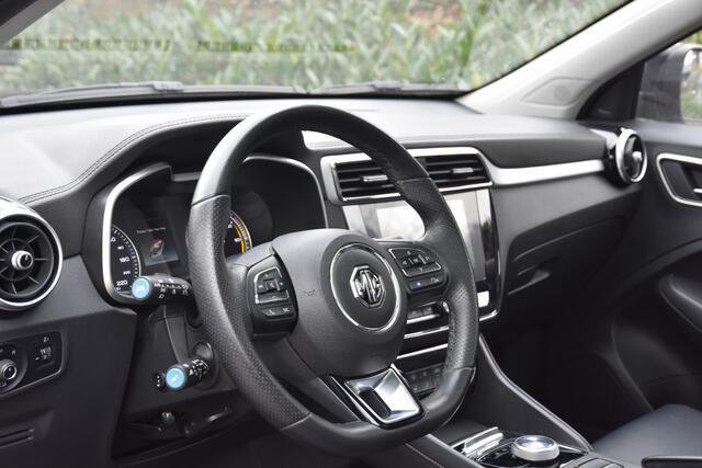 MG ZS EV Luxury 45 kWh | LEDER | PANORAMADAK| CARPLAY