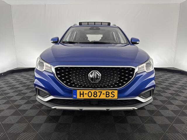 MG ZS EV Luxury 45 kWh (INCL-BTW) *PANO | FULL-LEATHER | CCS-FASTLOADER | KEYLESS | NAVI-FULLMAP | ADAPTIVE-CRUISE | CAMERA | HEATED-SEATS | CARPLAY | LANE-ASSIST | SPORT-SEATS | 17"ALU*