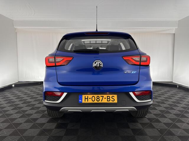 MG ZS EV Luxury 45 kWh (INCL-BTW) *PANO | FULL-LEATHER | CCS-FASTLOADER | KEYLESS | NAVI-FULLMAP | ADAPTIVE-CRUISE | CAMERA | HEATED-SEATS | CARPLAY | LANE-ASSIST | SPORT-SEATS | 17"ALU*