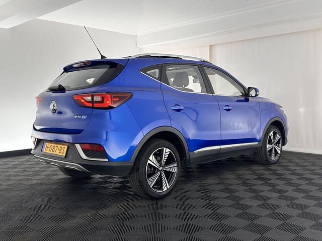 MG ZS EV Luxury 45 kWh (INCL-BTW) *PANO | FULL-LEATHER | CCS-FASTLOADER | KEYLESS | NAVI-FULLMAP | ADAPTIVE-CRUISE | CAMERA | HEATED-SEATS | CARPLAY | LANE-ASSIST | SPORT-SEATS | 17"ALU*