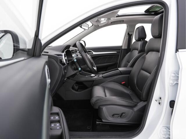 MG ZS EV Luxury 45 kWh (INCL-BTW) *PANO | FULL-LEATHER | CCS-FASTLOADER | KEYLESS | NAVI-FULLMAP | ADAPTIVE-CRUISE | CAMERA | HEATED-SEATS | CARPLAY | BLIS | LANE-ASSIST | SPORT-SEATS | 17"ALU*