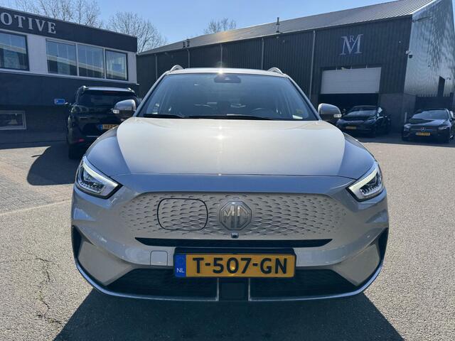 MG ZS EV Long Range Luxury 70 kWh VAN ¤25.900,- VOOR ¤24.877 UW LENTEVOORDEEL ¤1.023 | ORIG. NL. NAP KM.