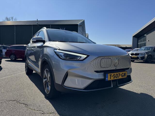 MG ZS EV Long Range Luxury 70 kWh VAN ¤25.900,- VOOR ¤24.877 UW LENTEVOORDEEL ¤1.023 | ORIG. NL. NAP KM.