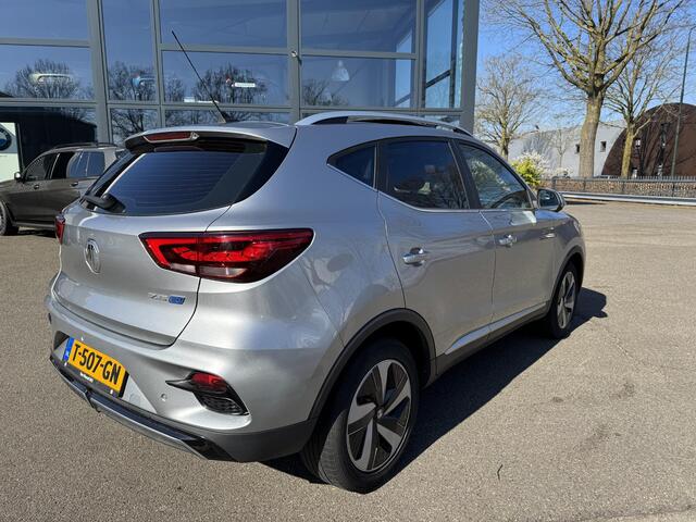 MG ZS EV Long Range Luxury 70 kWh VAN ¤25.900,- VOOR ¤24.877 UW LENTEVOORDEEL ¤1.023 | ORIG. NL. NAP KM.
